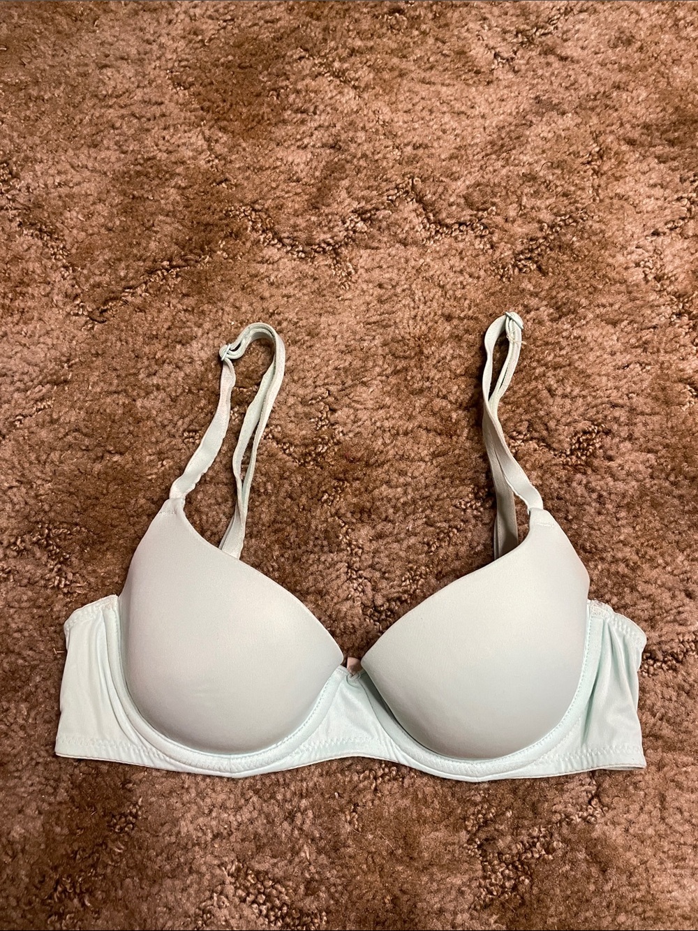 Victoria’s Secret Light Blue Wear Everywhere T Shirt Lightly‎ Lined Bra Size 32A